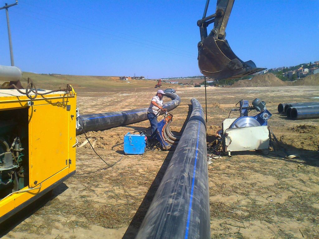 PE boru hattı döşeme - şehir altyapısı
